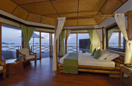 Maldives - Safari Island Resort and Spa - Water Bungalow