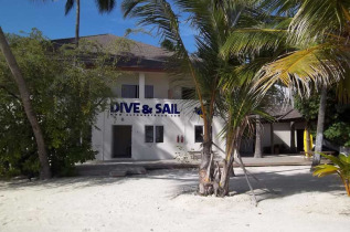 Maldives - Atmosphere Kanifushi - Centre de plongée Dive and Sail - Le centre
