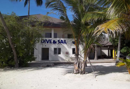 Maldives  - Atmosphere Kanifushi - Centre de plongée Dive and Sail - Le centre