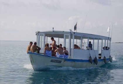 Maldives - Medhufushi - Werner lau - Le dhoni de plongée